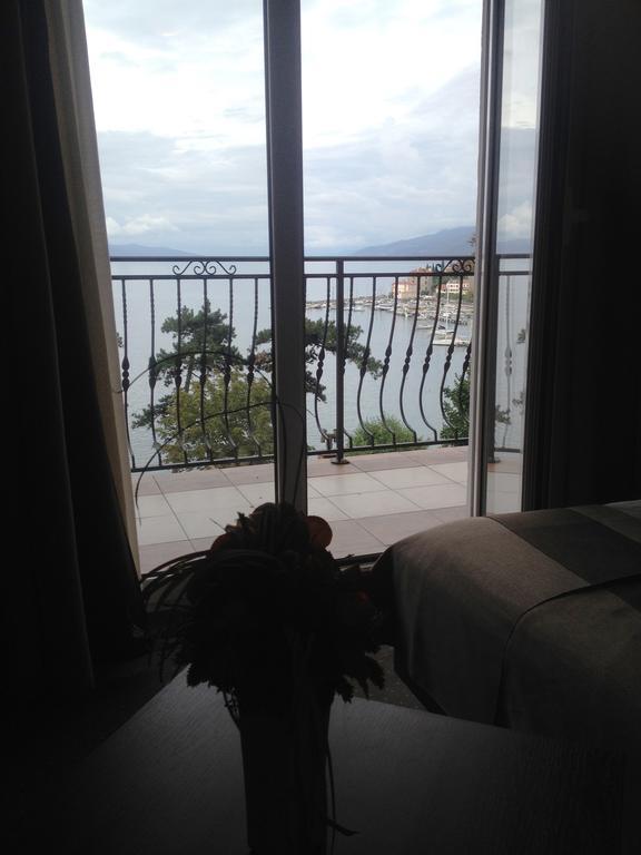 Villa Volosko With Private Parking And Breakfast,Seaview Exterior foto